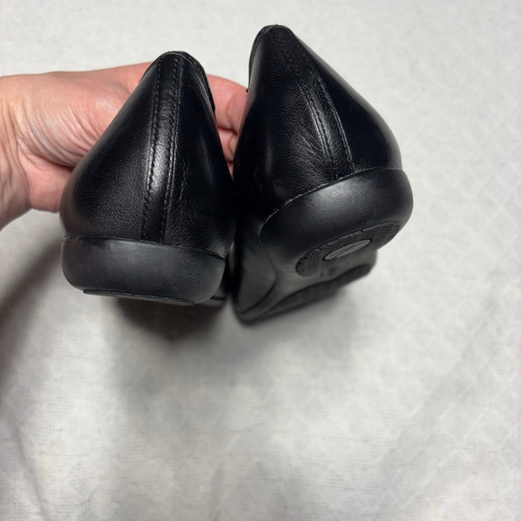 EUC Trotter's Black Sizzle Leather Ballerina Flat w/ Metal Buckle Women Sz 10W - Picture 7 of 12